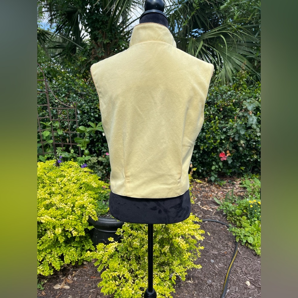 Embroidered Yellow Floral Sleeveless Vest - Picture 4 of 8